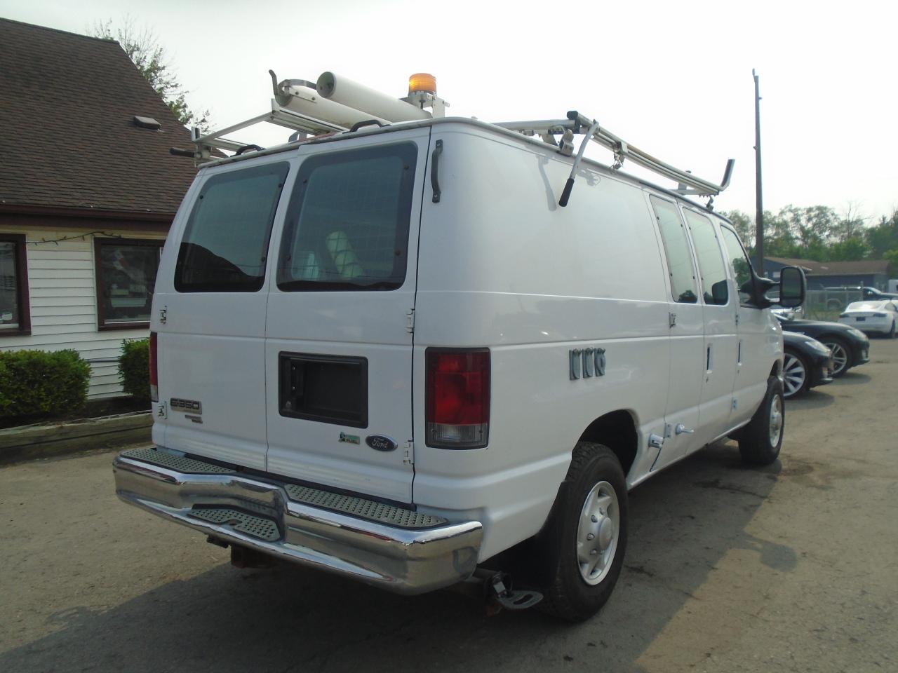 2011 Ford Econoline E-350 Super Duty Commercial - Photo #8
