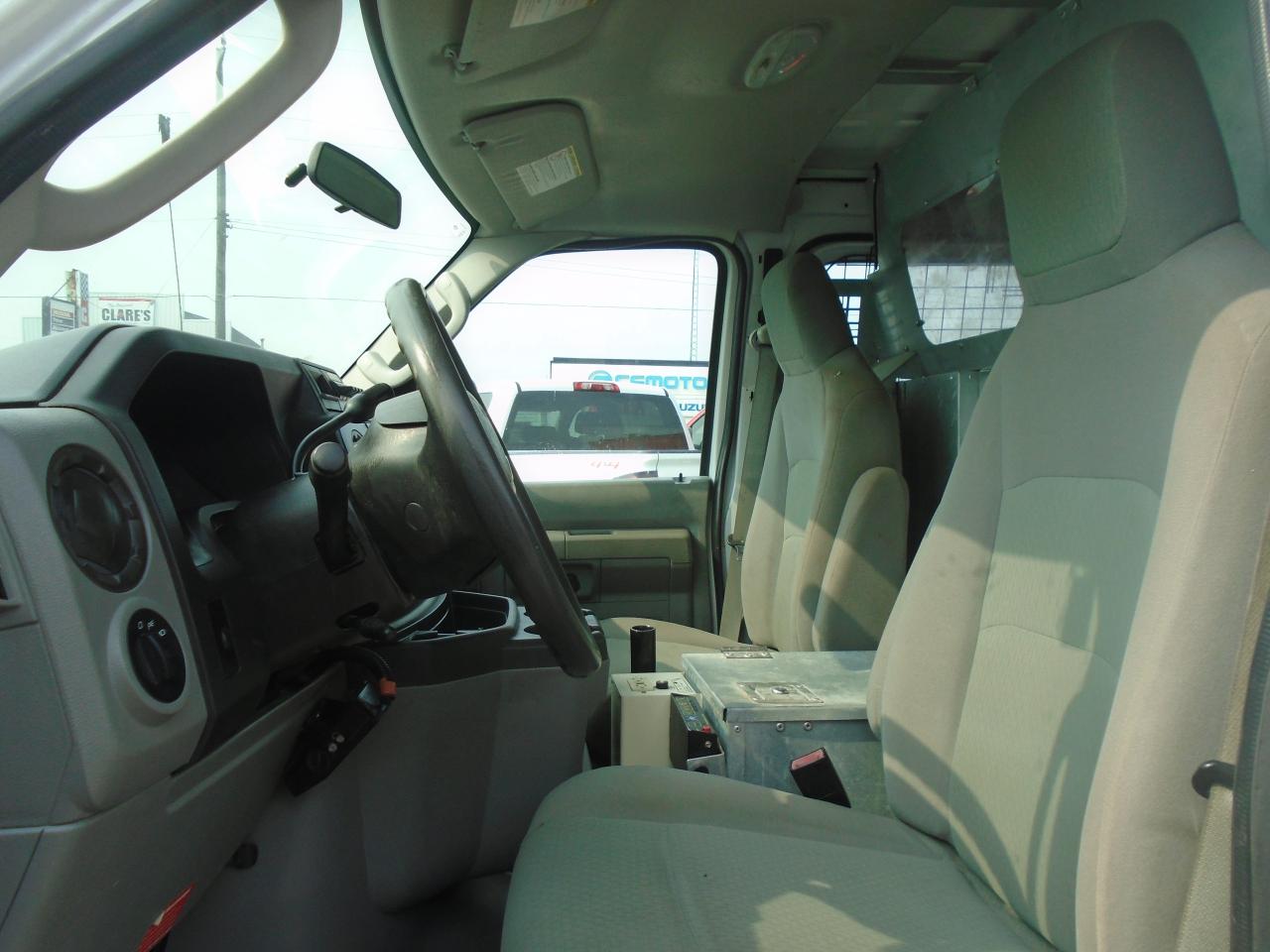 2011 Ford Econoline E-350 Super Duty Commercial - Photo #10