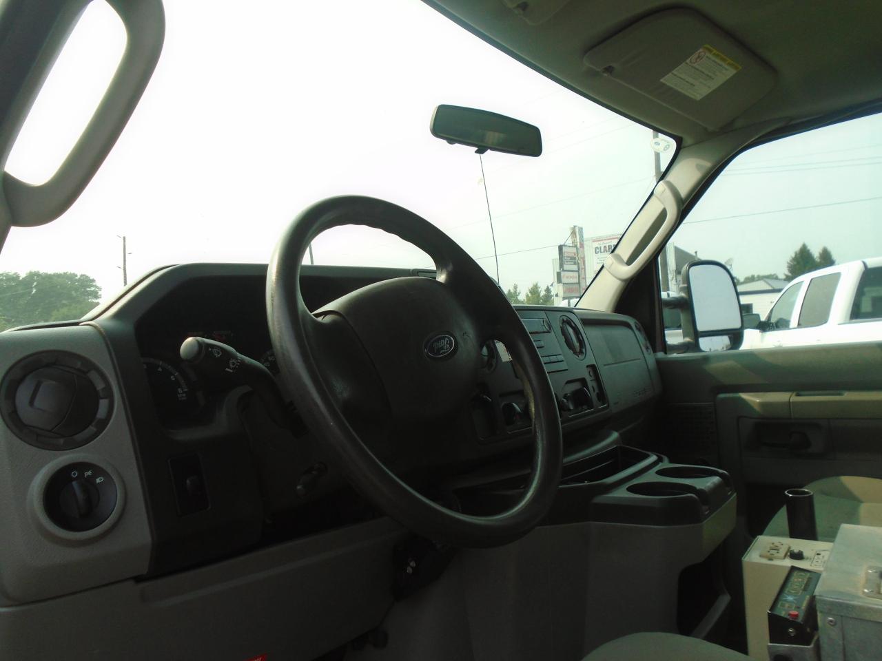 2011 Ford Econoline E-350 Super Duty Commercial - Photo #11