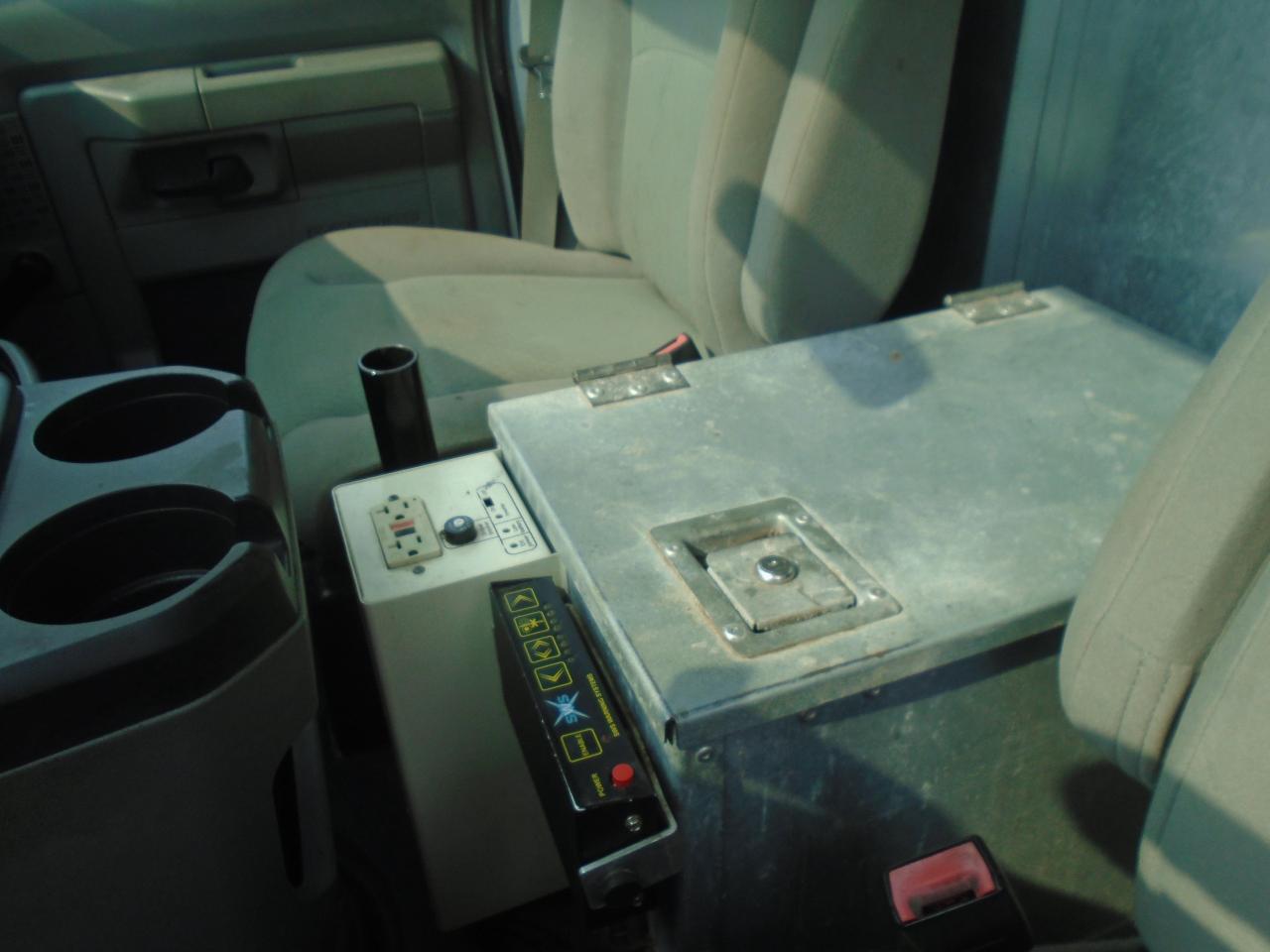 2011 Ford Econoline E-350 Super Duty Commercial - Photo #12