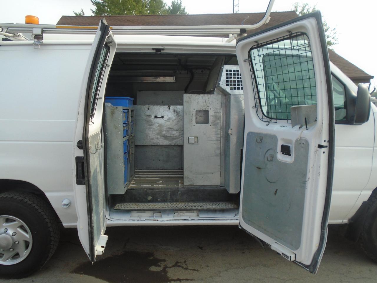 2011 Ford Econoline E-350 Super Duty Commercial - Photo #19