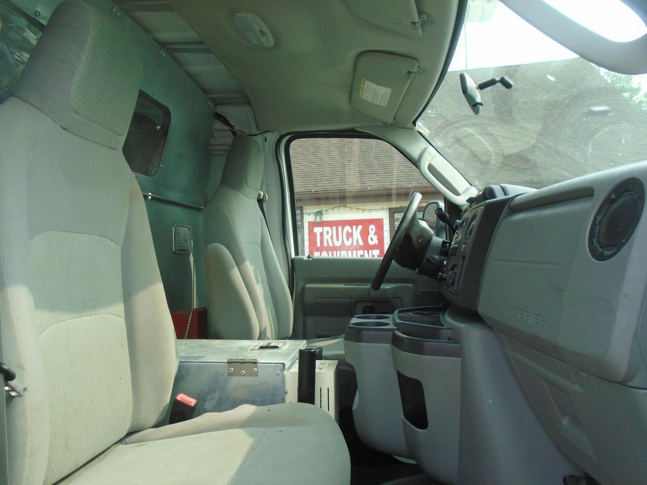 2011 Ford Econoline E-350 Super Duty Commercial - Photo #23