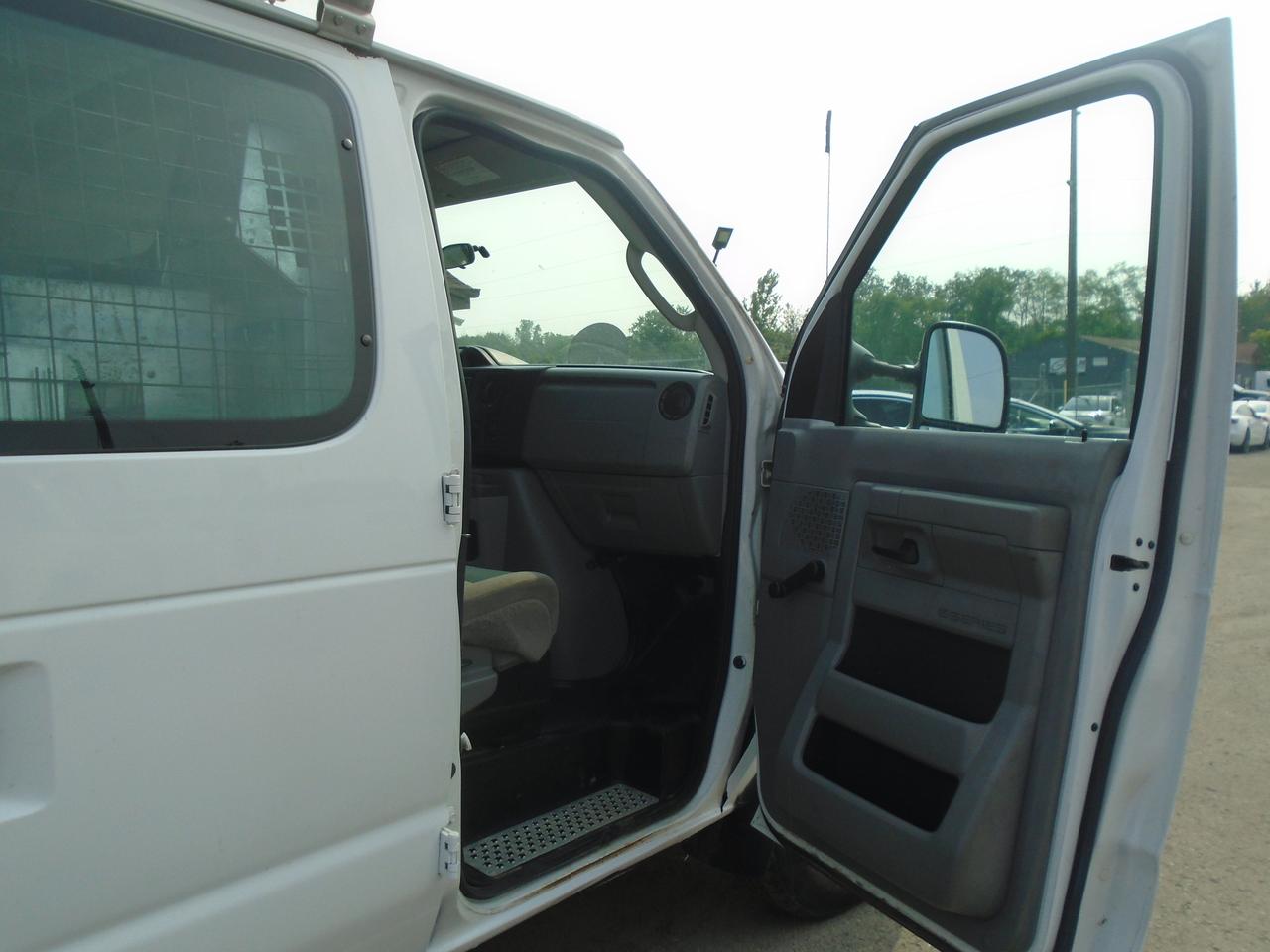 2011 Ford Econoline E-350 Super Duty Commercial Photo