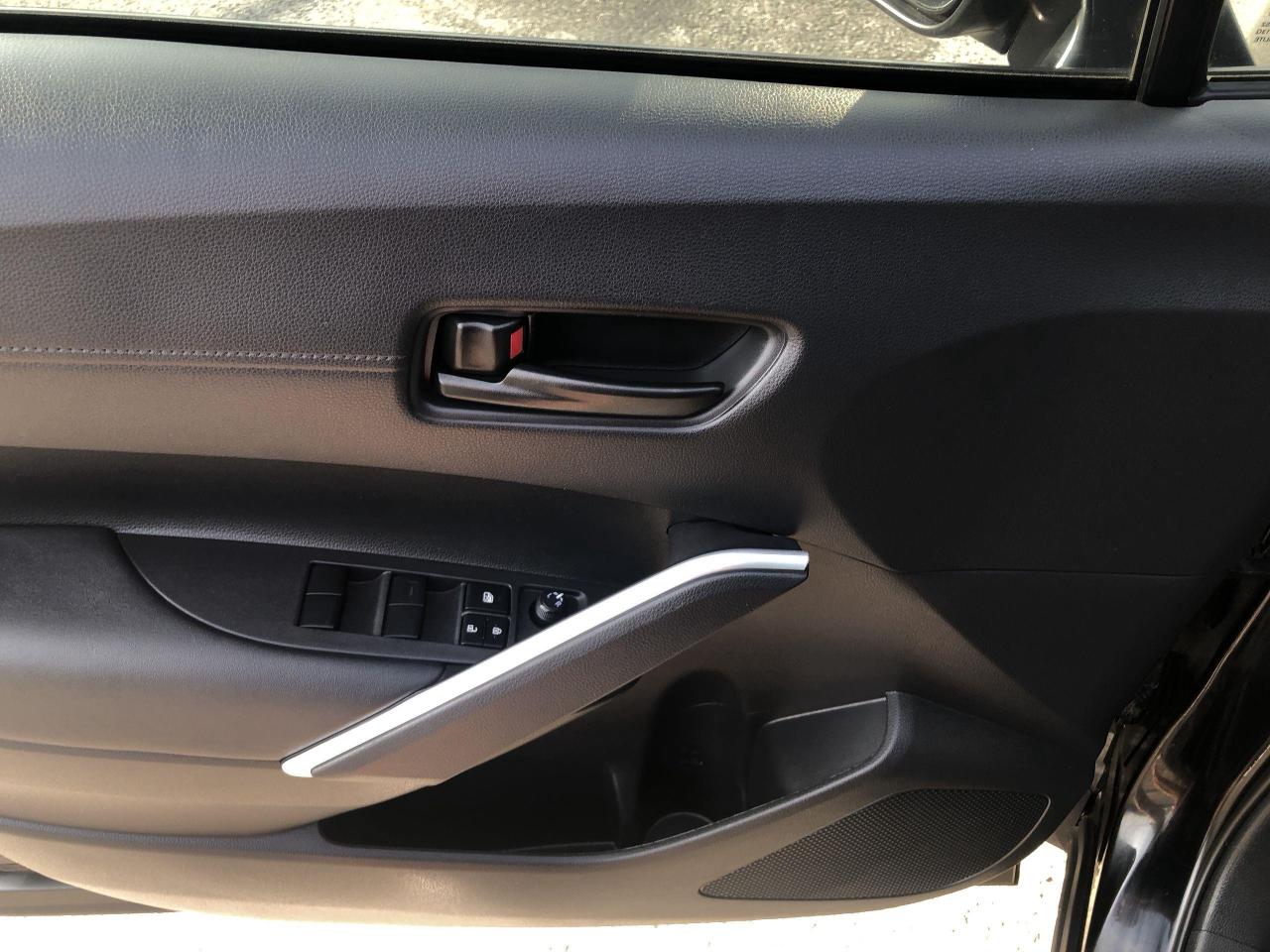 2024 Toyota Corolla Cross LE AWD, BLIS, HTD. SEATS & STEER. WHEEL, BK.CAM, A Photo