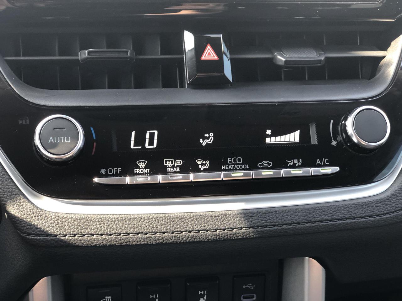 2024 Toyota Corolla Cross LE AWD, BLIS, HTD. SEATS & STEER. WHEEL, BK.CAM, A Photo