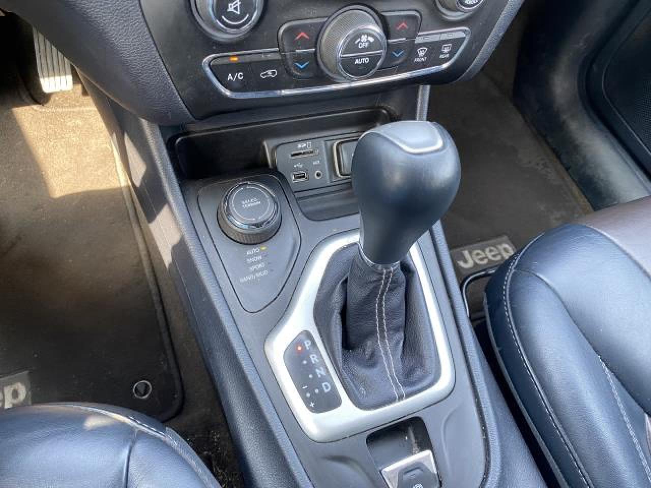 2016 Jeep Cherokee Limited 4WD - Photo #17