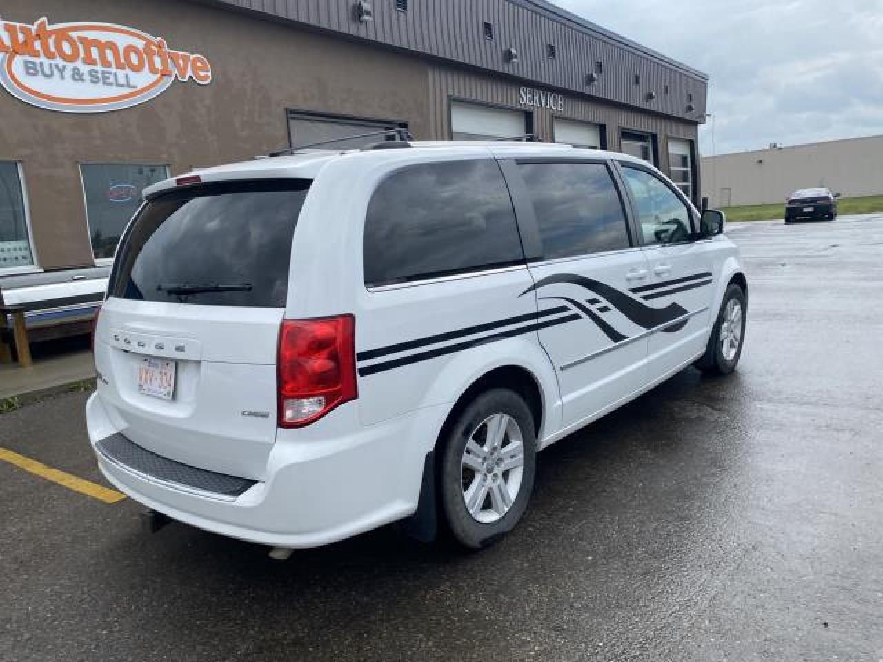2014 Dodge Grand Caravan Crew - Photo #2