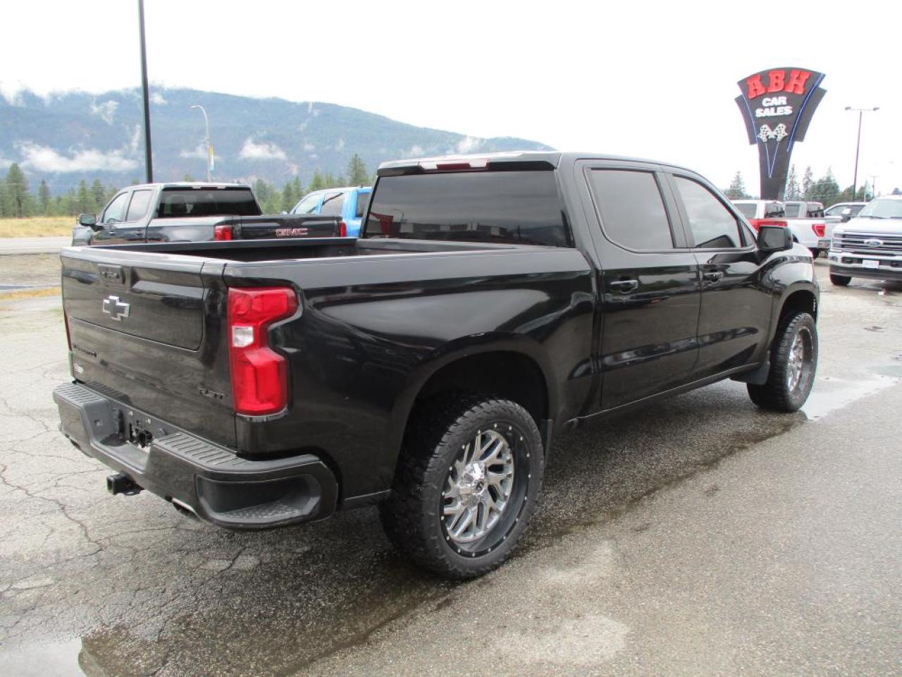 2023 Chevrolet Silverado 1500 RST Crew Cab 4WD Photo4