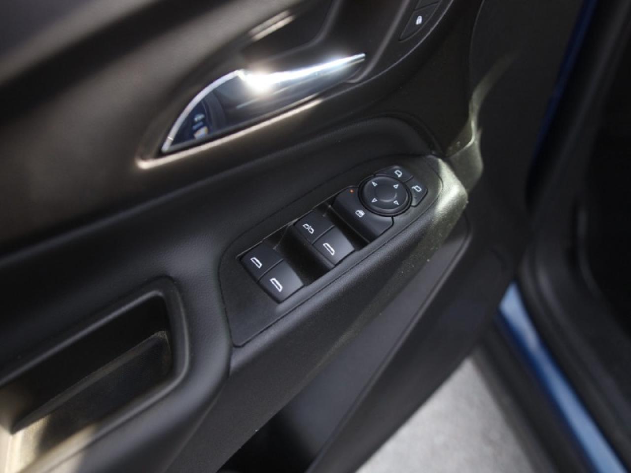 2022 Chevrolet Equinox LT  **HTD SEATS - REM START** Photo