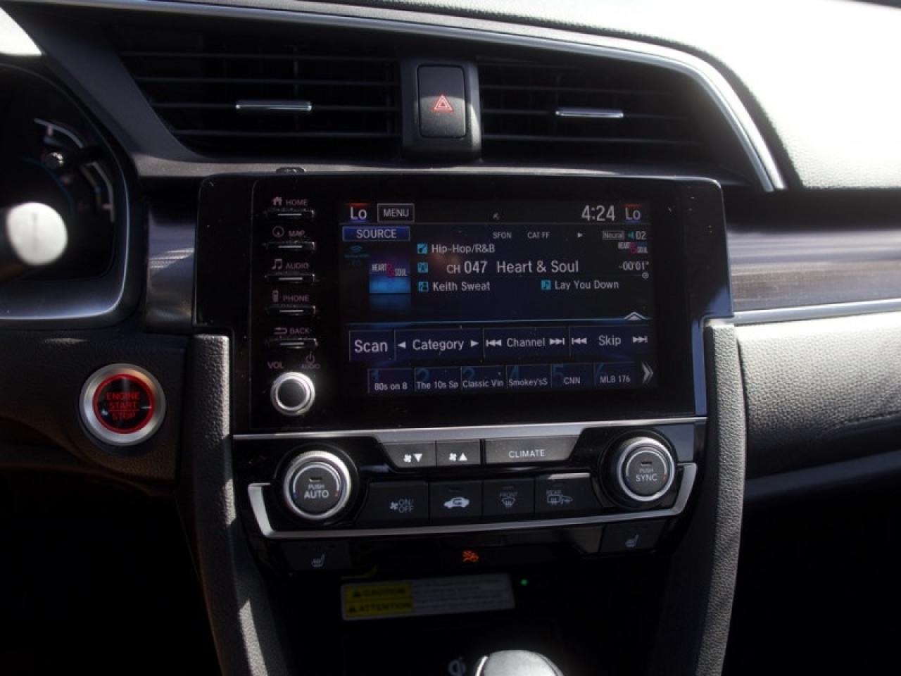 2020 Honda Civic Sedan Touring  **VERY LOW KMS** Photo