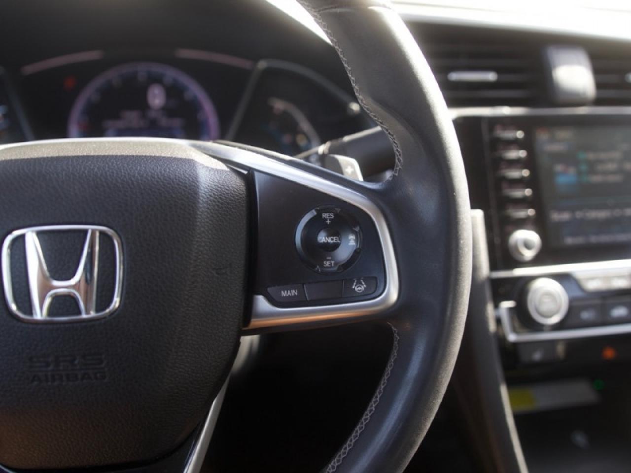 2020 Honda Civic Sedan Touring  **VERY LOW KMS** Photo