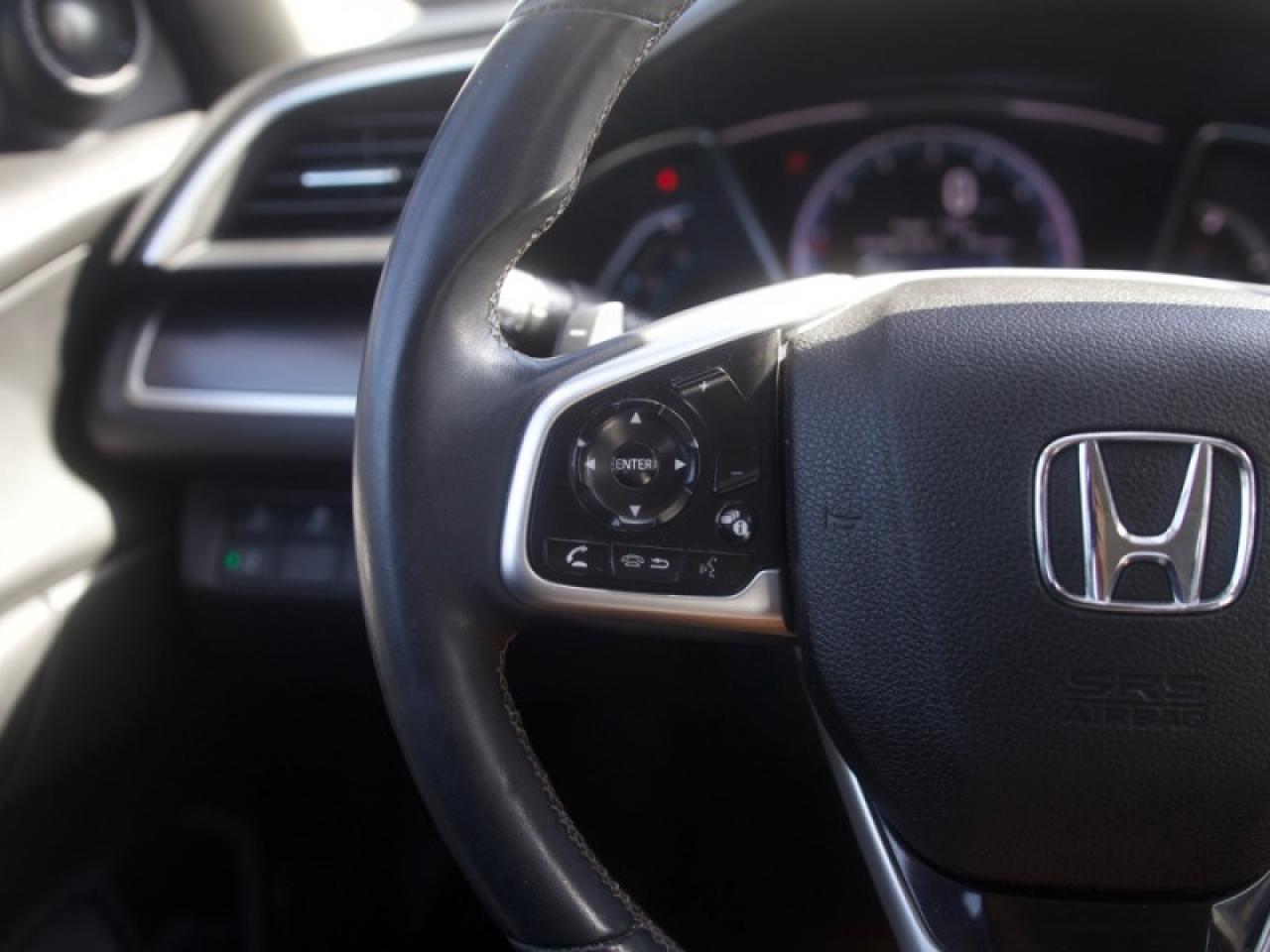 2020 Honda Civic Sedan Touring  **VERY LOW KMS** Photo