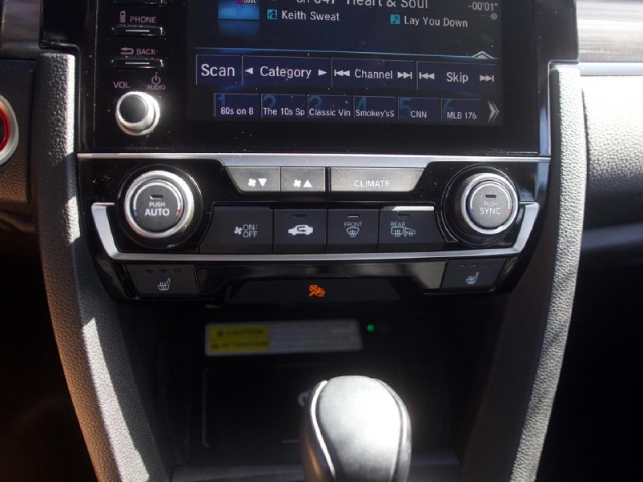 2020 Honda Civic Sedan Touring  **VERY LOW KMS** Photo