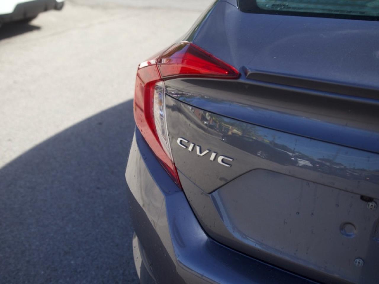 2020 Honda Civic Sedan Touring  **VERY LOW KMS** Photo