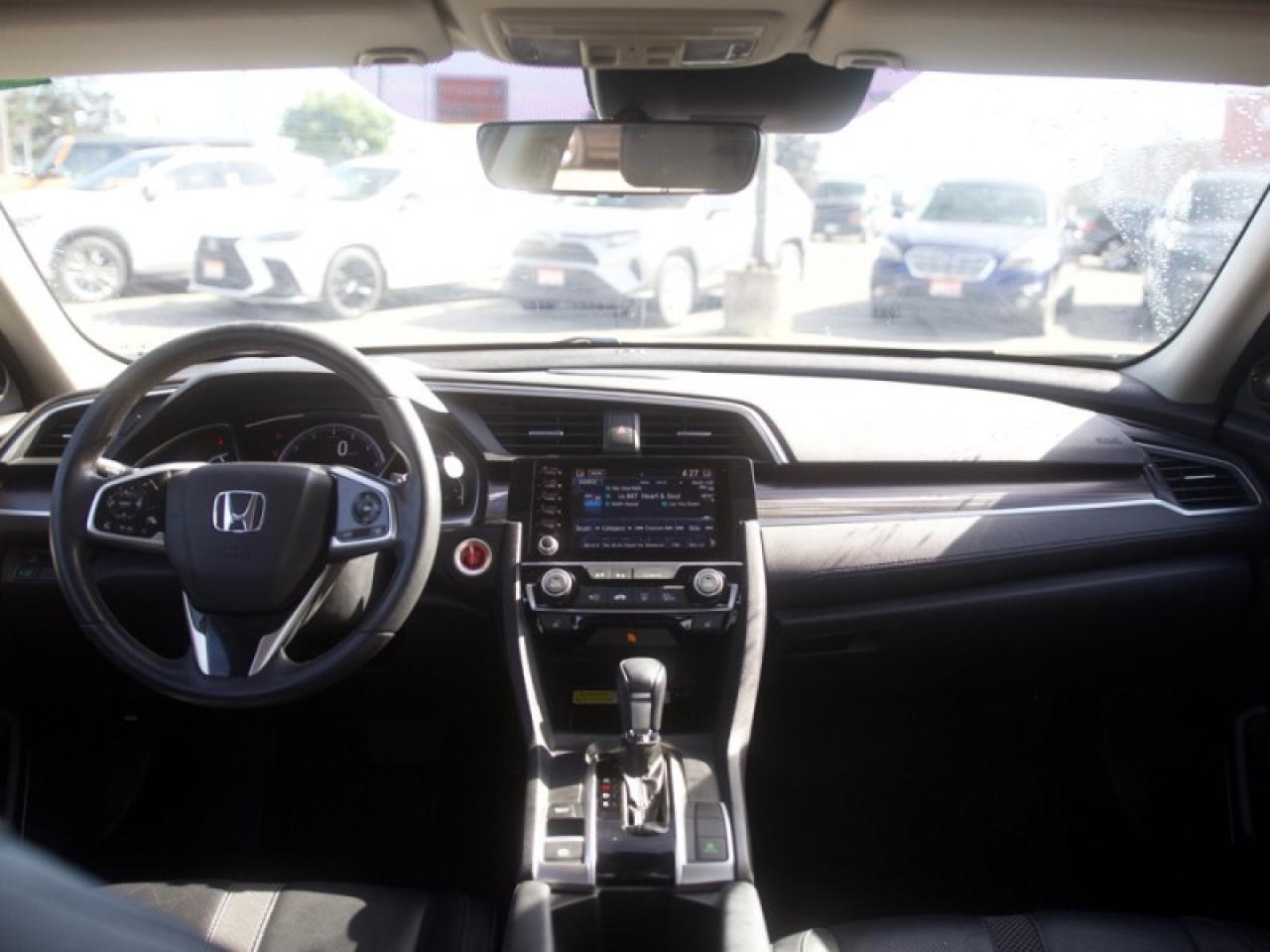 2020 Honda Civic Sedan Touring  **VERY LOW KMS** Photo