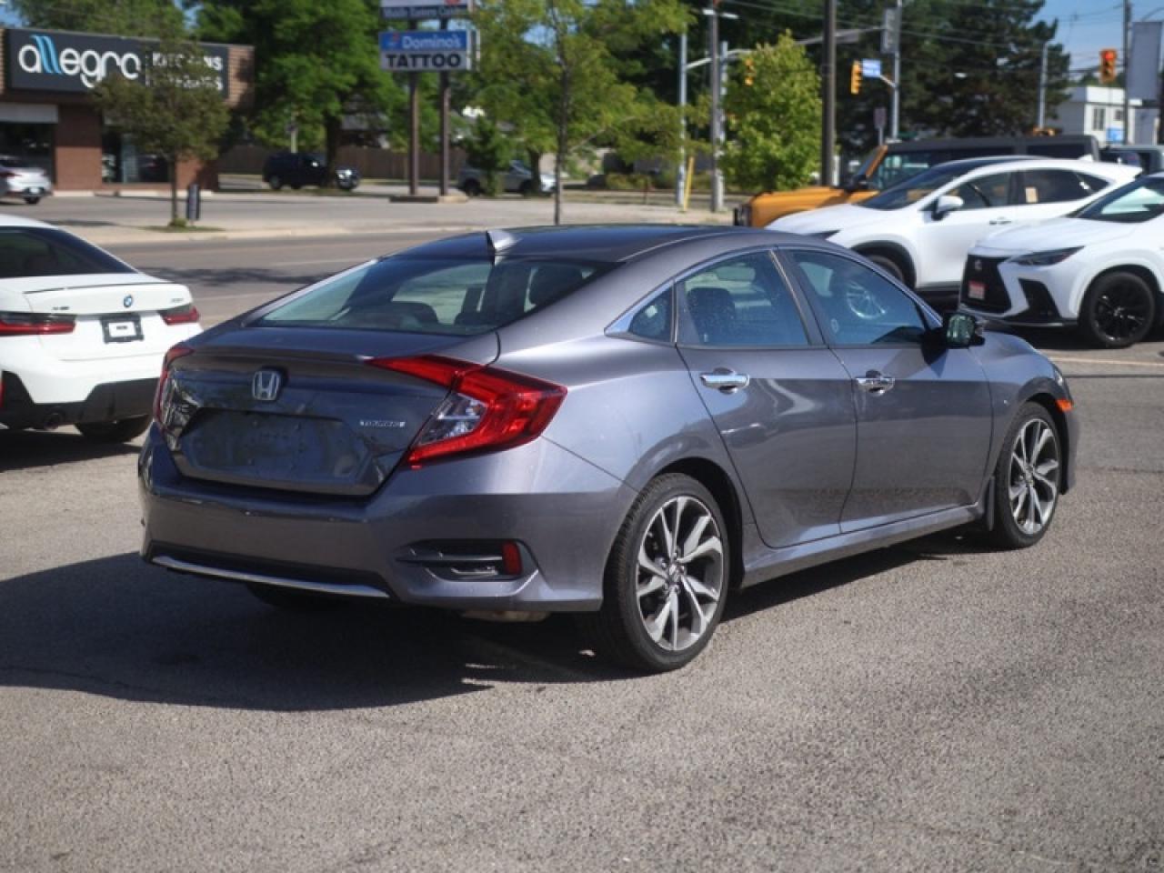 2020 Honda Civic Sedan Touring  **VERY LOW KMS** Photo