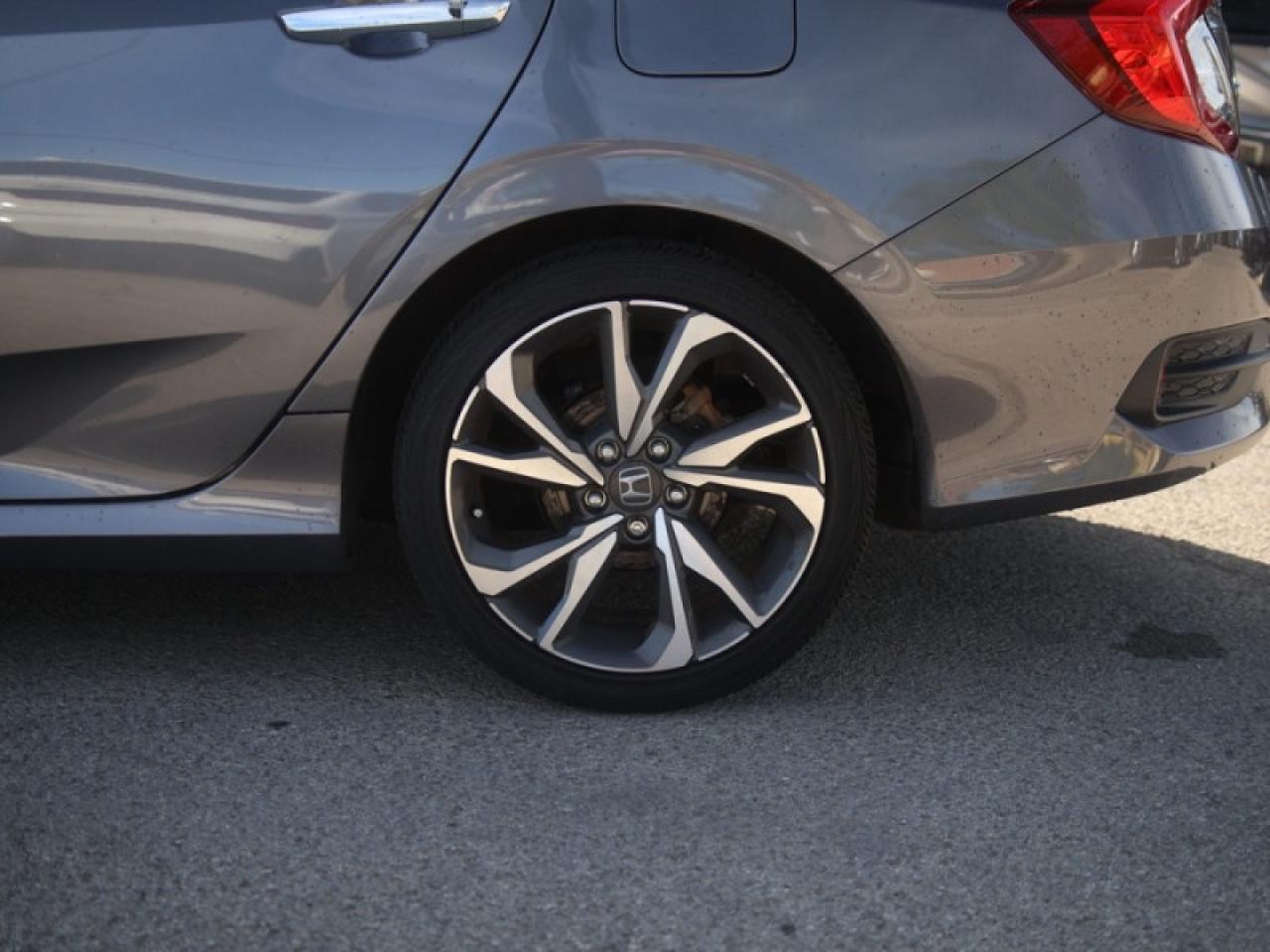 2020 Honda Civic Sedan Touring  **VERY LOW KMS** Photo