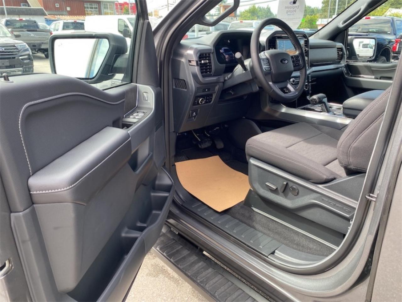 2025 Ford F-150 XLT  - Tow Package Photo5