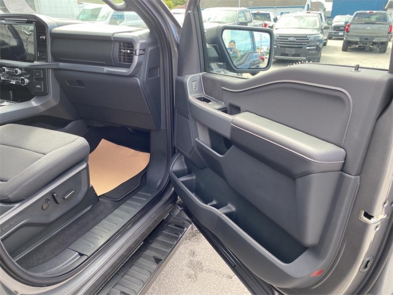 2025 Ford F-150 XLT  - Tow Package Photo5