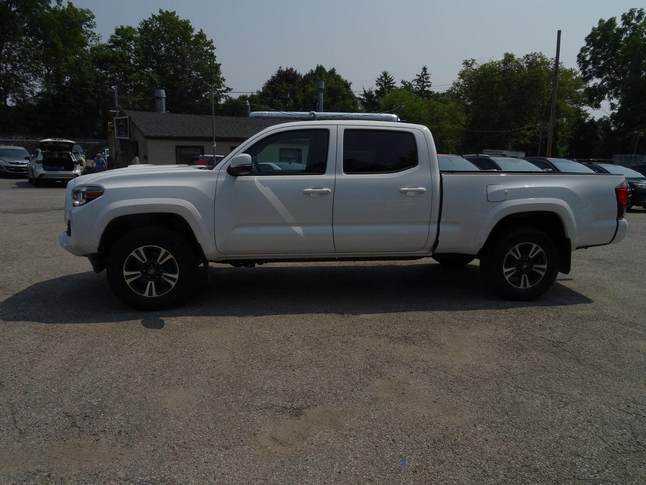 Used 2018 Toyota Tacoma SR5 for sale in Scarborough, ON