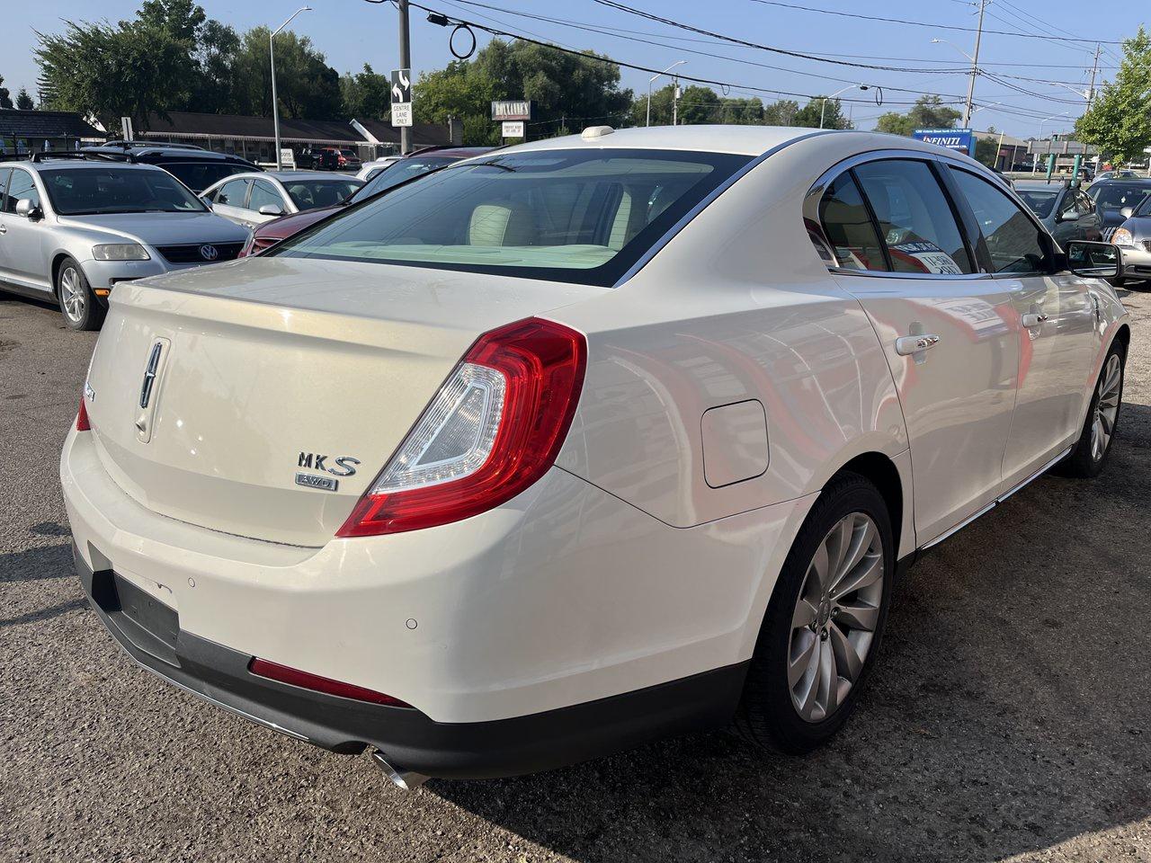 2013 Lincoln MKS MKS AWD Photo3