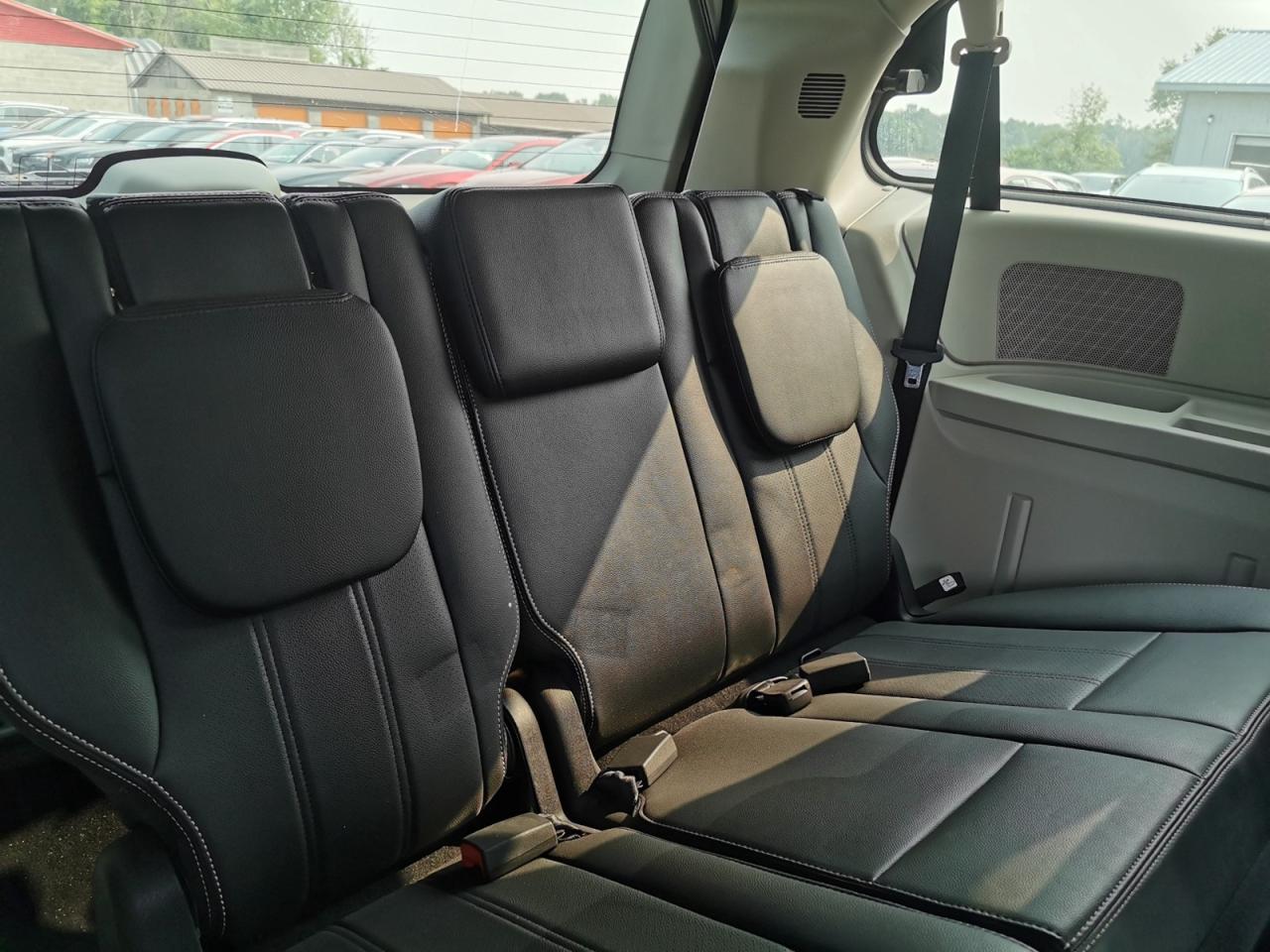 2012 Dodge Grand Caravan Crew - Photo #21