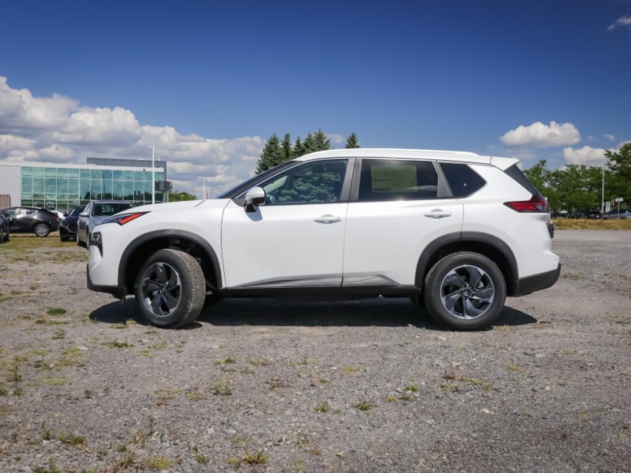 2025 Nissan Rogue SV Moonroof  - Moonroof -  Power Liftgate Photo4