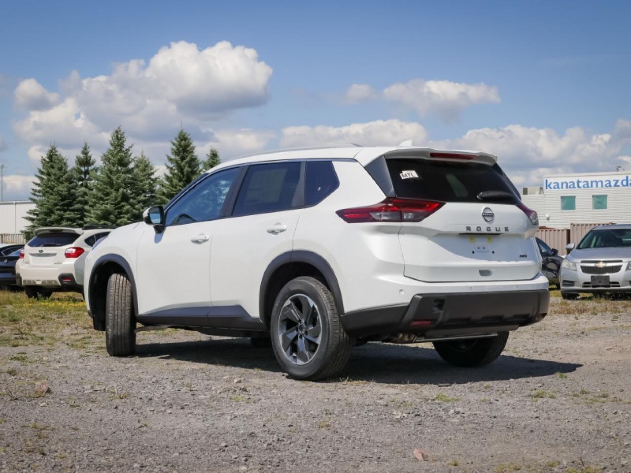 2025 Nissan Rogue SV Moonroof  - Moonroof -  Power Liftgate Photo