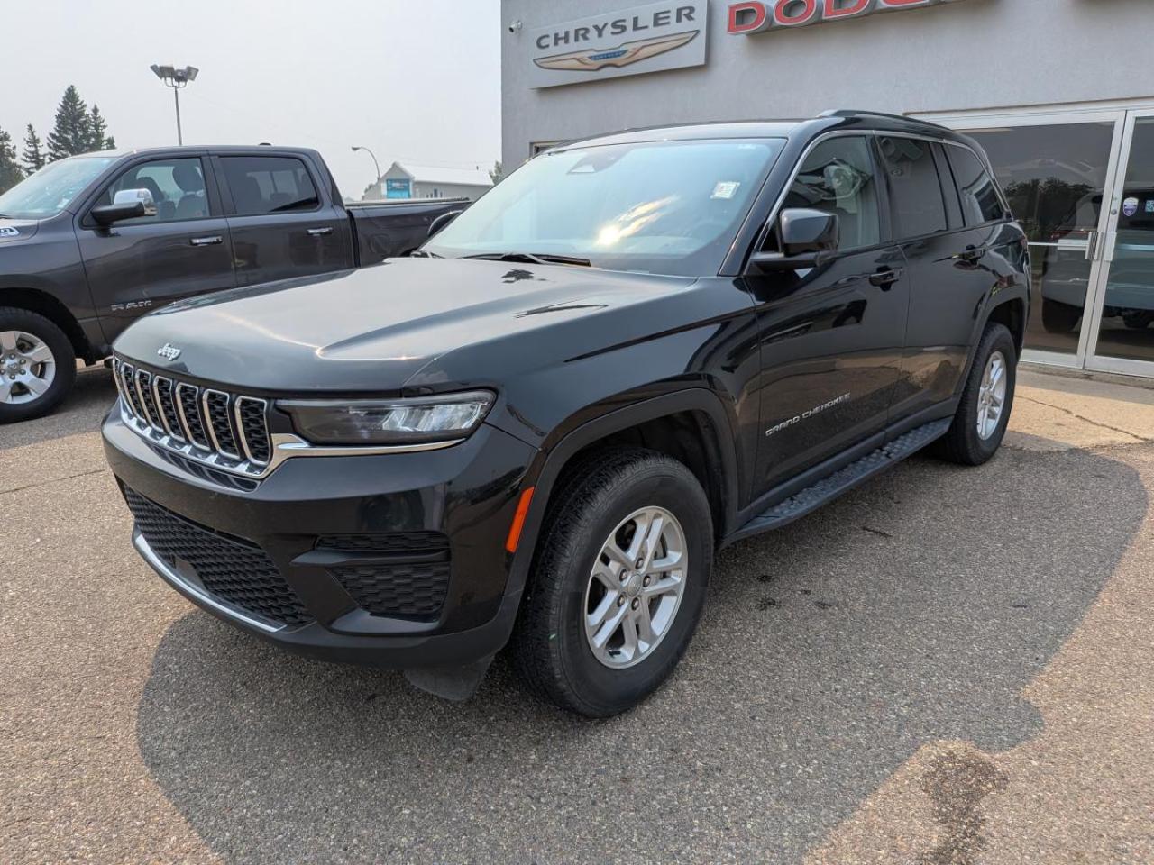 2023 Jeep Grand Cherokee LAREDO 4x4 Photo