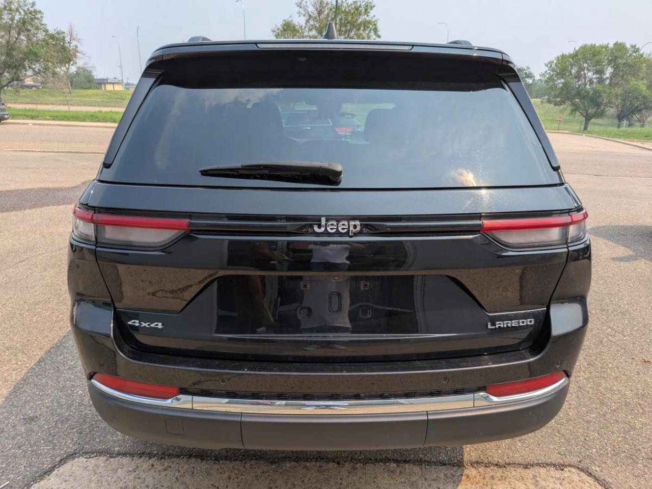 2023 Jeep Grand Cherokee LAREDO 4x4 Photo