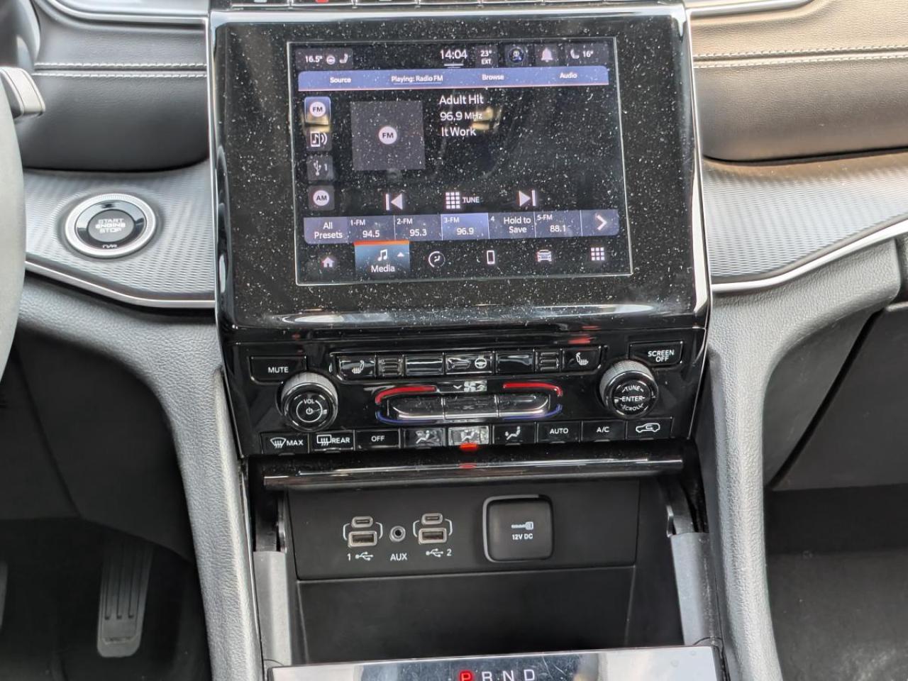 2023 Jeep Grand Cherokee LAREDO 4x4 Photo