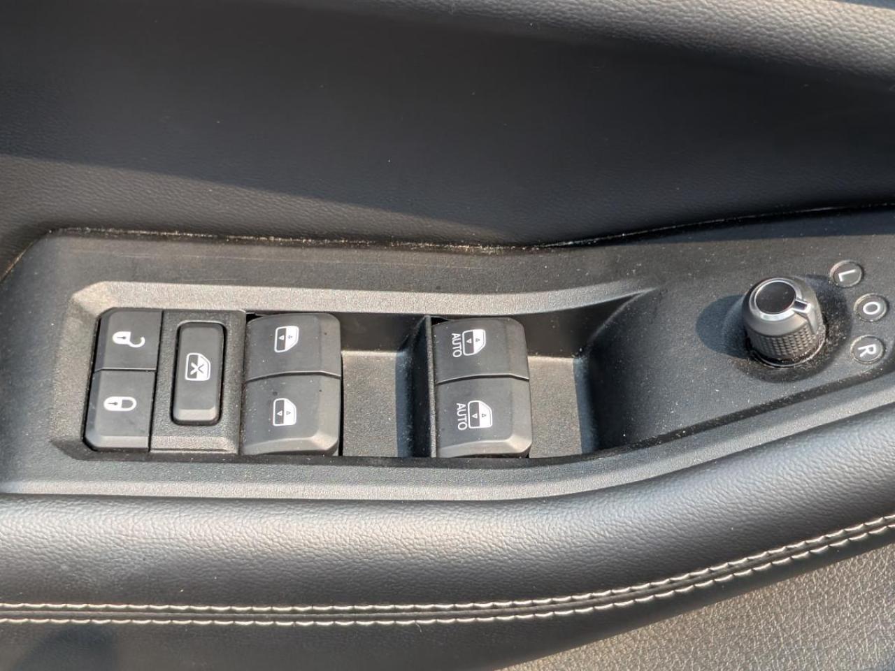 2023 Jeep Grand Cherokee LAREDO 4x4 Photo