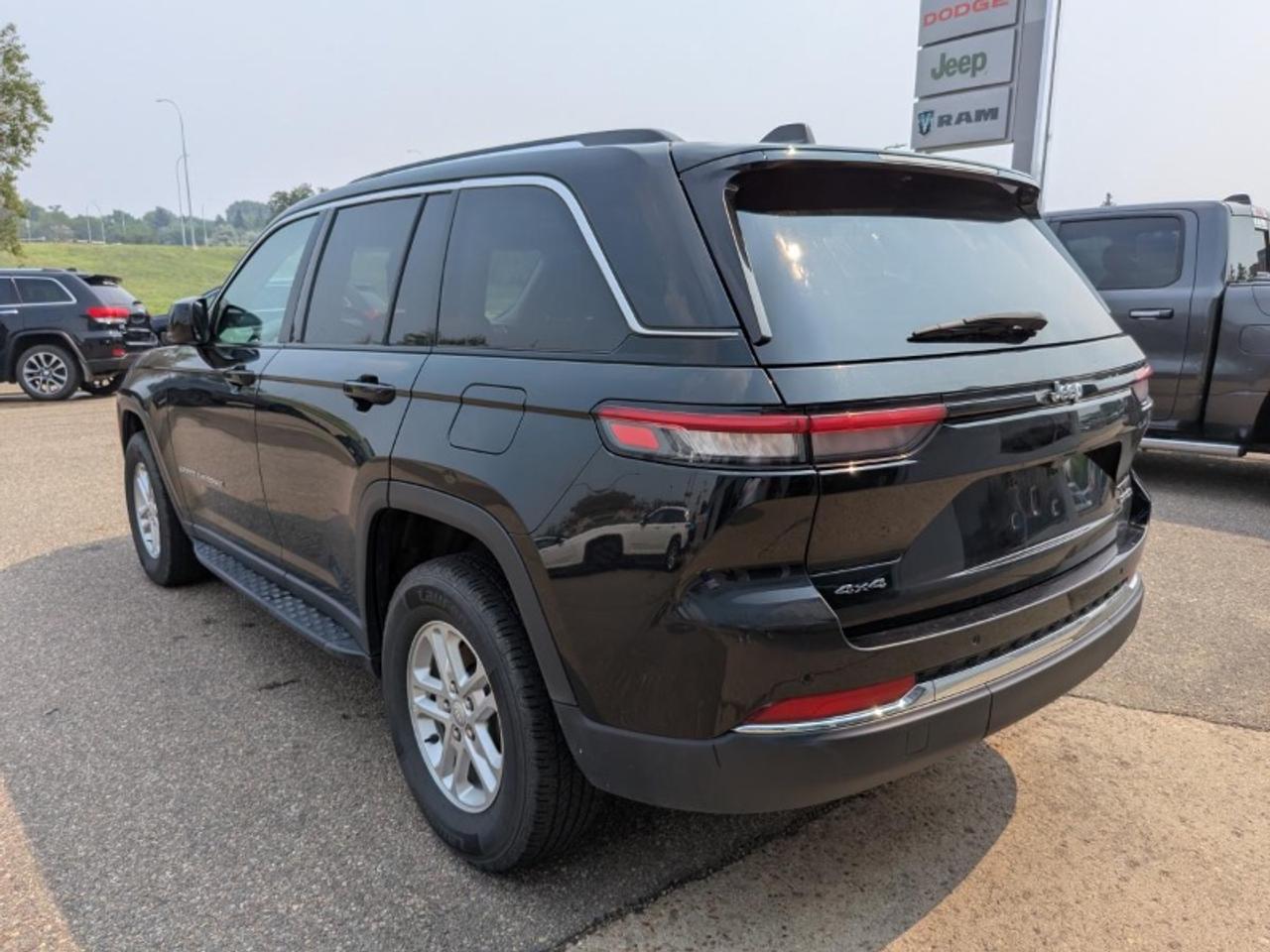 2023 Jeep Grand Cherokee Laredo Photo