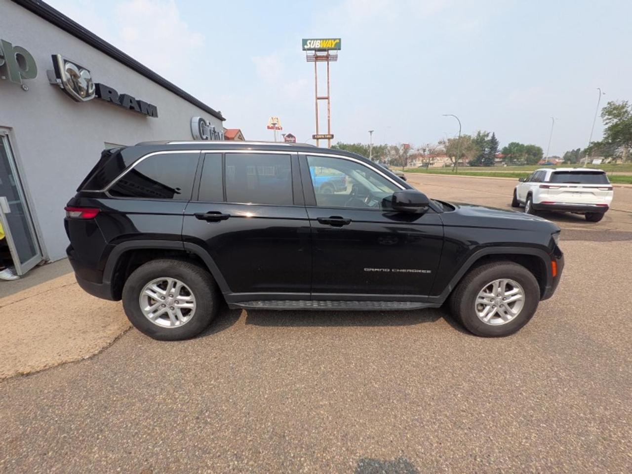 2023 Jeep Grand Cherokee Laredo Photo