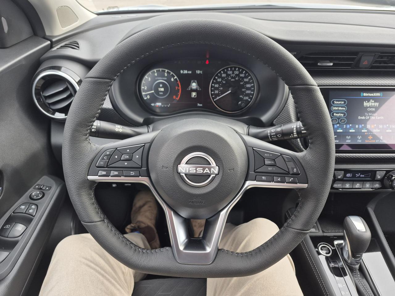 2025 Nissan Kicks Play SV FWD Photo7