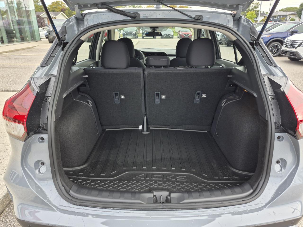 2025 Nissan Kicks Play SV FWD Photo30