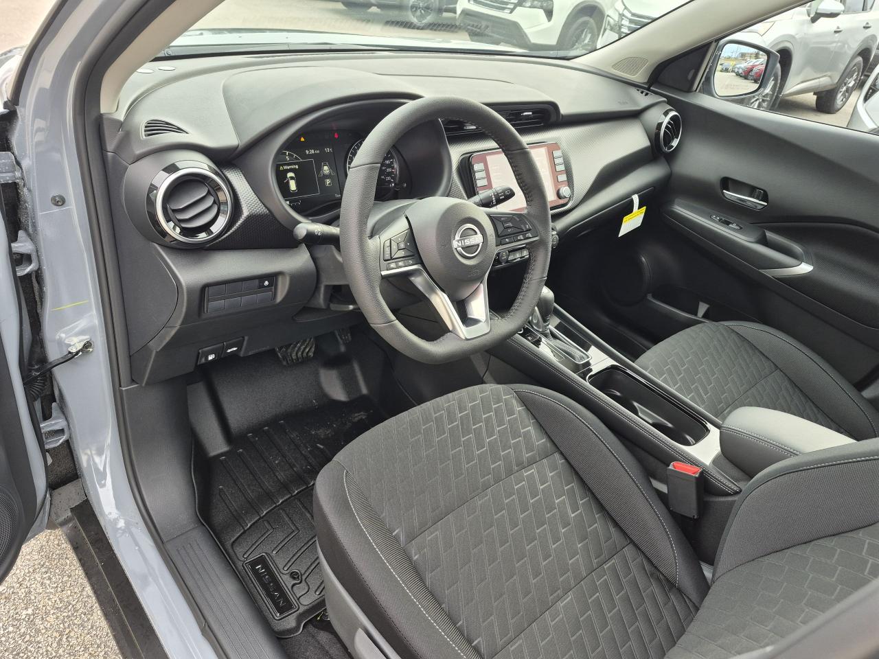 2025 Nissan Kicks Play SV FWD Photo22