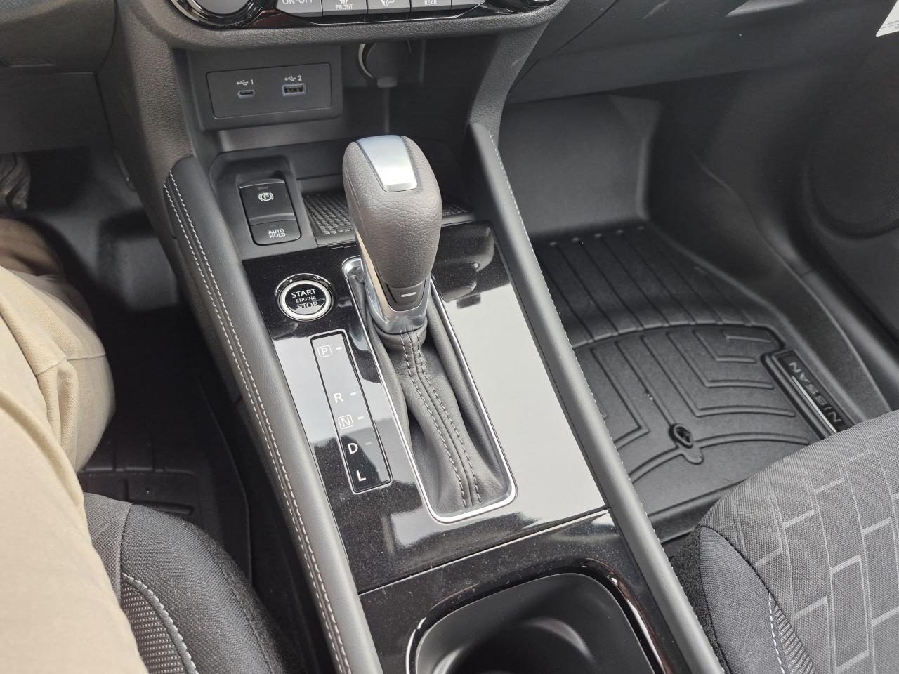 2025 Nissan Kicks Play SV FWD Photo27