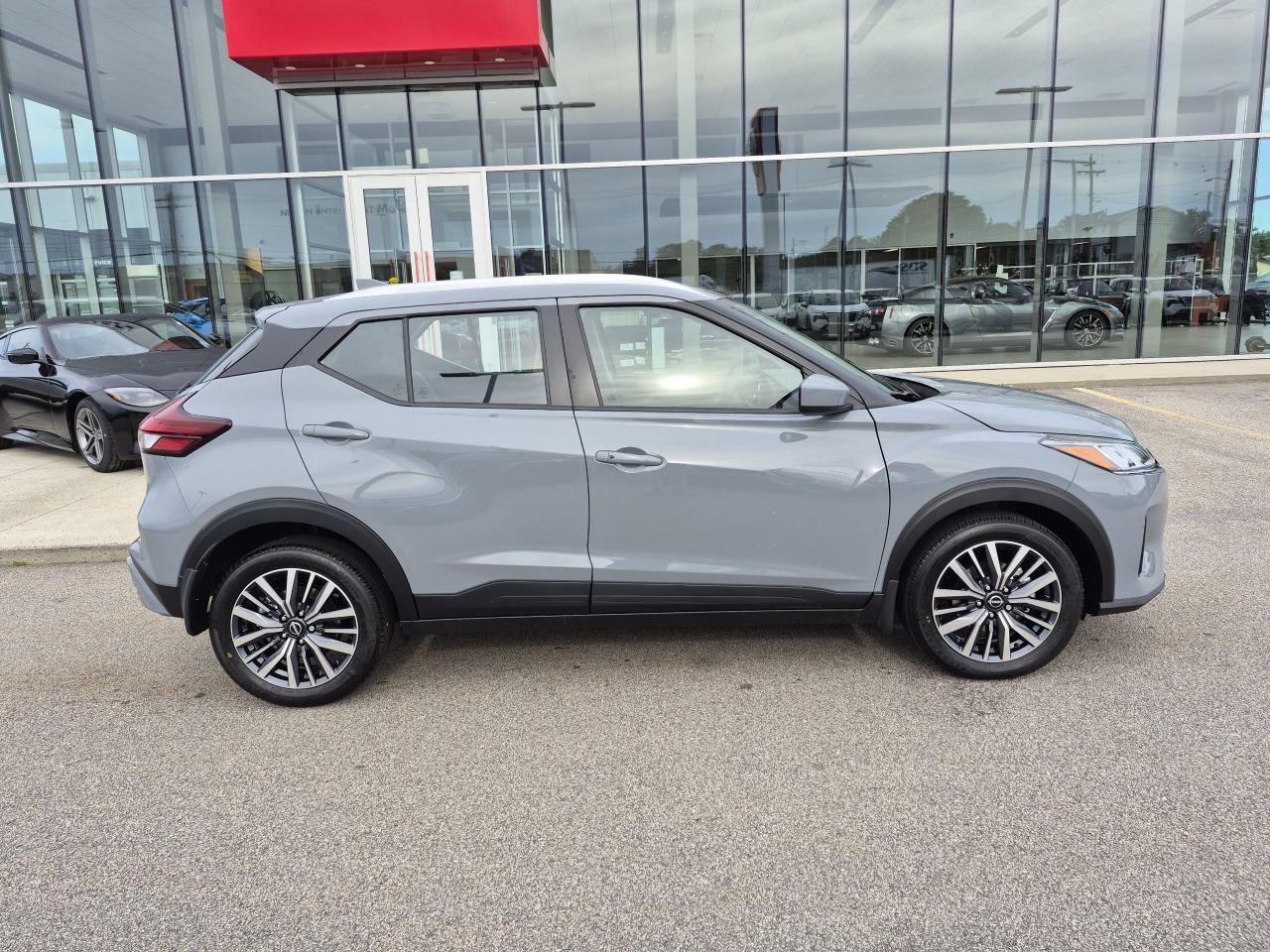 2025 Nissan Kicks Play SV FWD Photo5