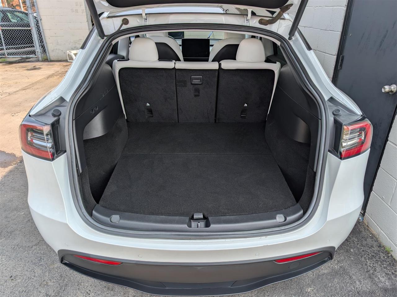 2021 Tesla Model Y LONG RANGE AWD - WHITE INTERIOR - DUAL MOTOR