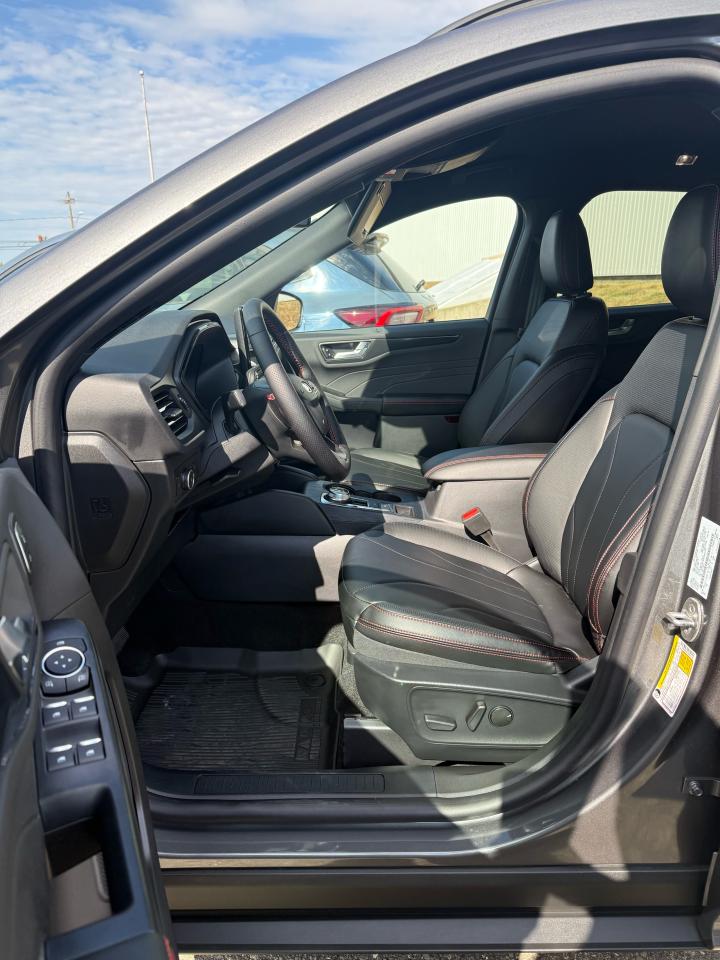 2025 Ford Escape ST-Line Elite Photo5