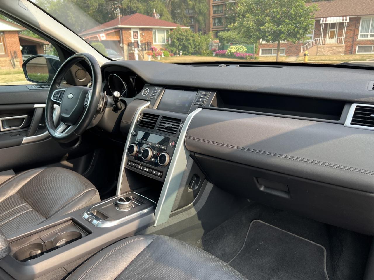 2018 Land Rover Discovery Sport HSE - Photo #11