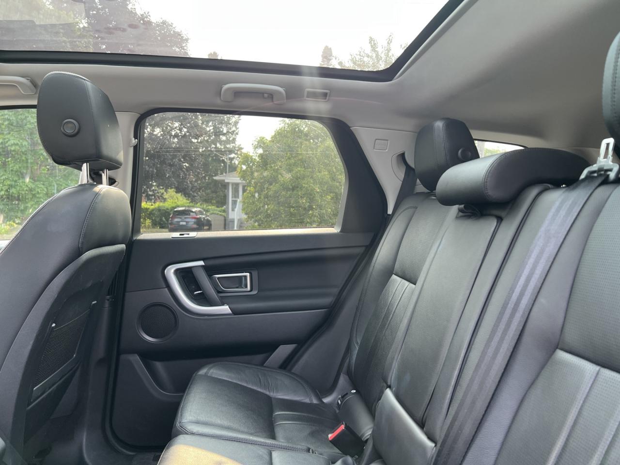 2018 Land Rover Discovery Sport HSE - Photo #12