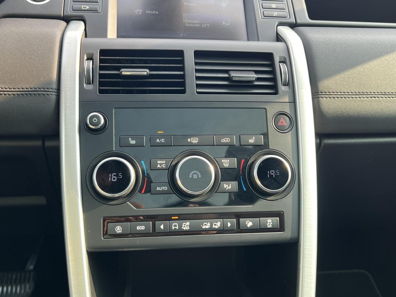 2018 Land Rover Discovery Sport HSE - Photo #20