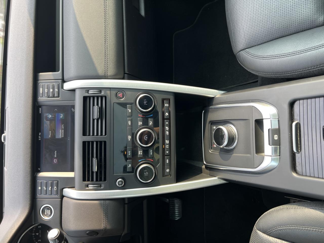 2018 Land Rover Discovery Sport HSE - Photo #21