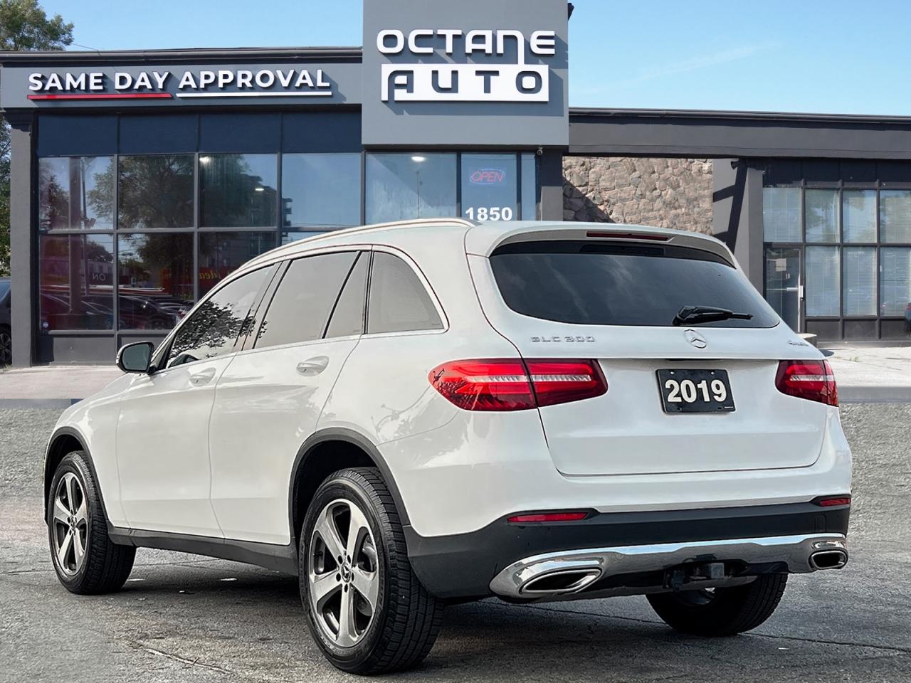 2019 Mercedes-Benz GLC-Class GLC300 4MATIC - Photo #4