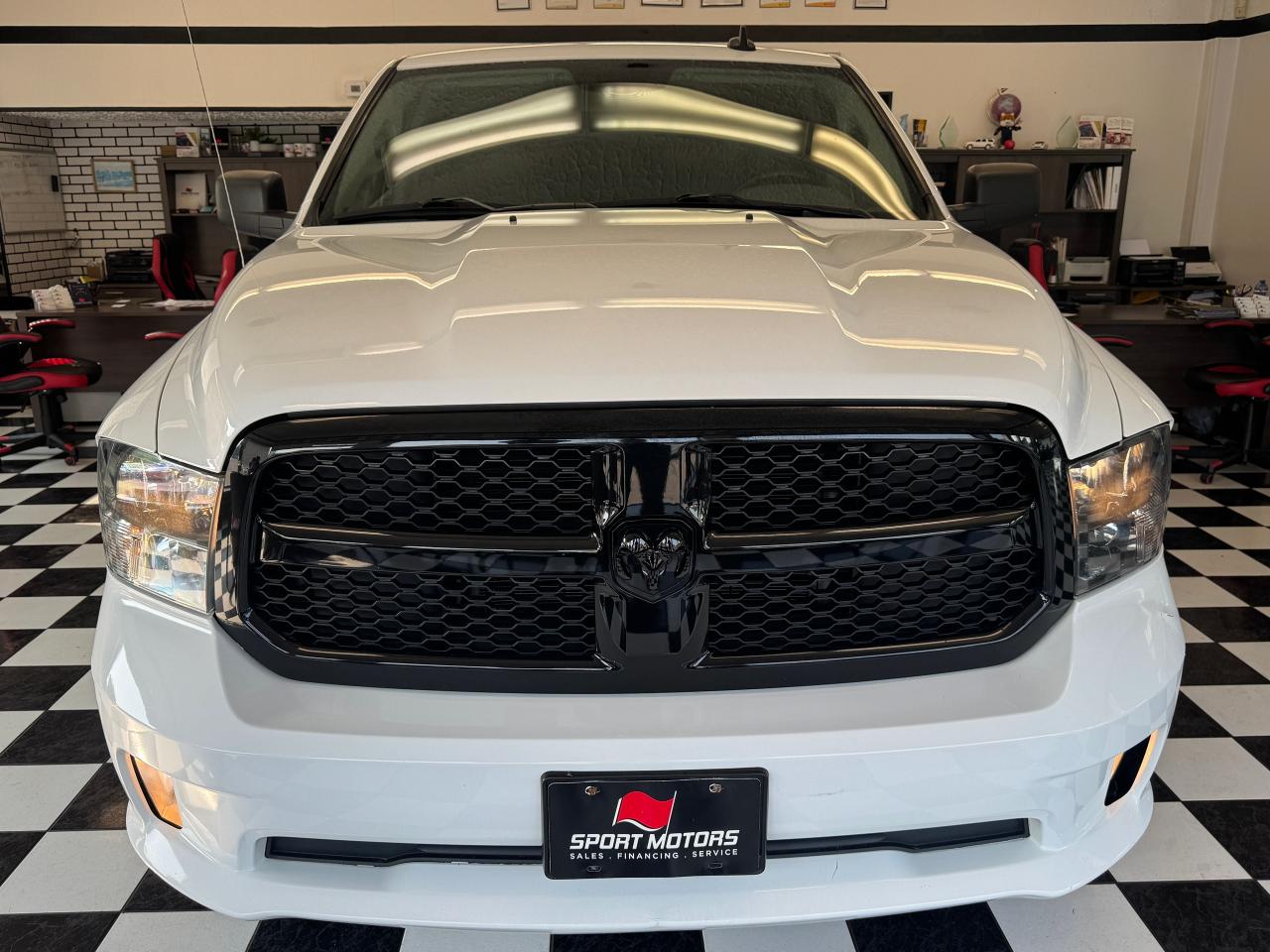 2020 RAM 1500 Classic Express 4x4 Crew 5.7L V8+New Brakes+ApplePlay Photo9