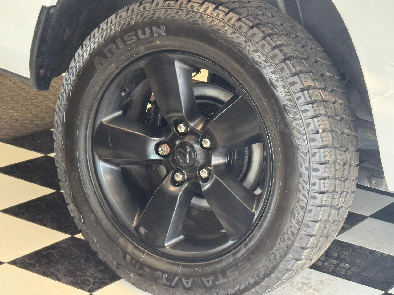 2020 RAM 1500 Classic Express 4x4 Crew 5.7L V8+New Brakes+ApplePlay Photo45