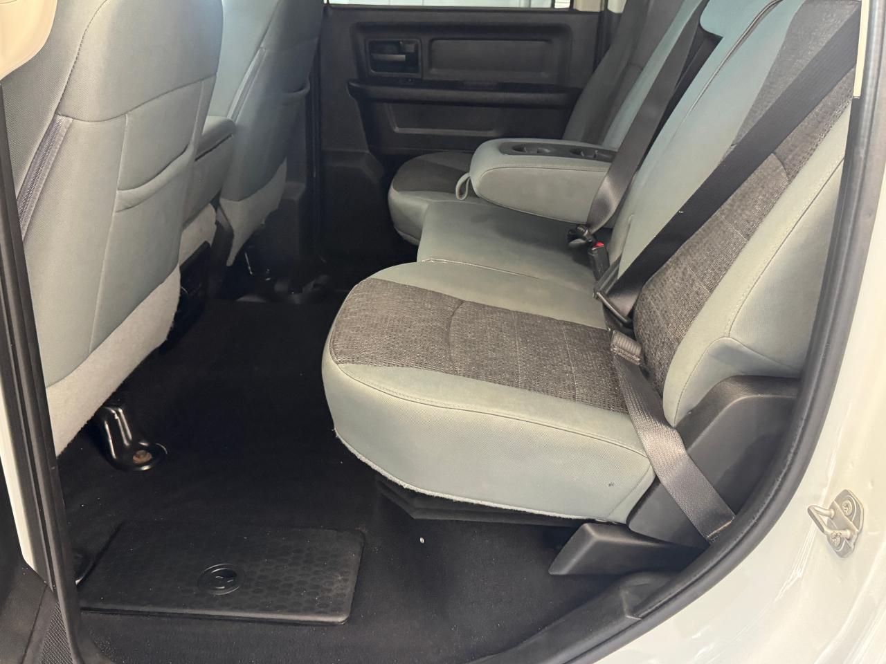 2020 RAM 1500 Classic Express 4x4 Crew 5.7L V8+New Brakes+ApplePlay Photo22