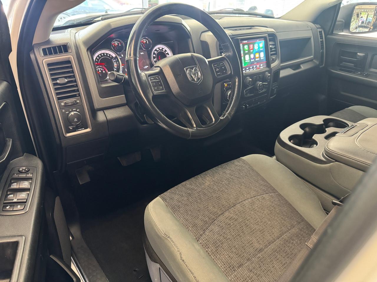 2020 RAM 1500 Classic Express 4x4 Crew 5.7L V8+New Brakes+ApplePlay Photo16